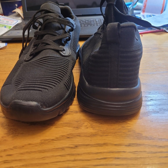 Ladies Sneakers - Picture 3 of 7